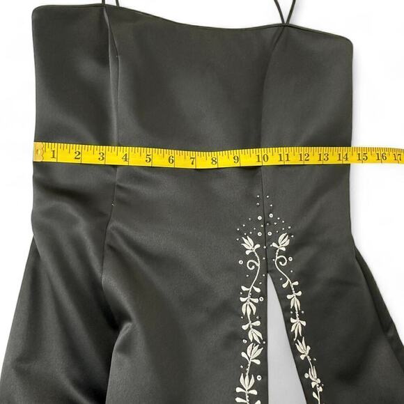 Dave and Johnny by Laura Ryner Vintage Embroidered Beaded Gown (5/6) - Picture 11 of 14